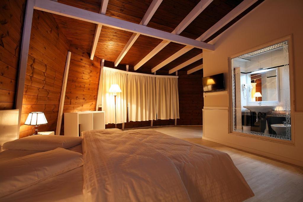 Hotel Kastria Тирана Екстериор снимка