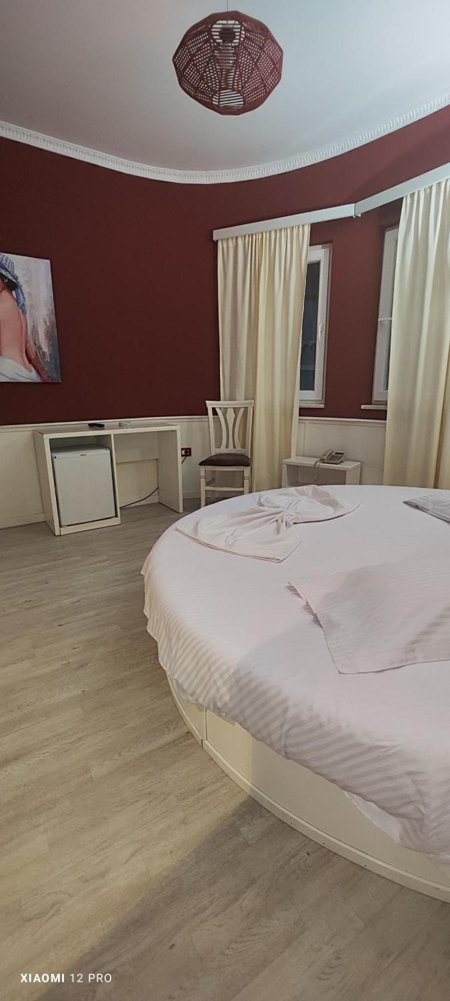 Hotel Kastria Тирана Екстериор снимка