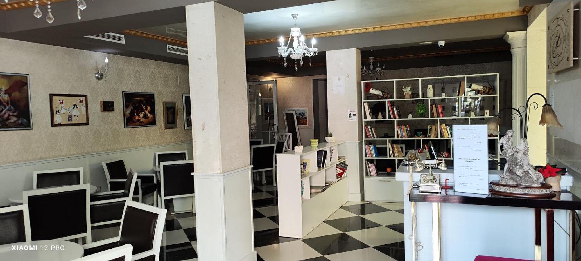 Hotel Kastria Тирана Екстериор снимка