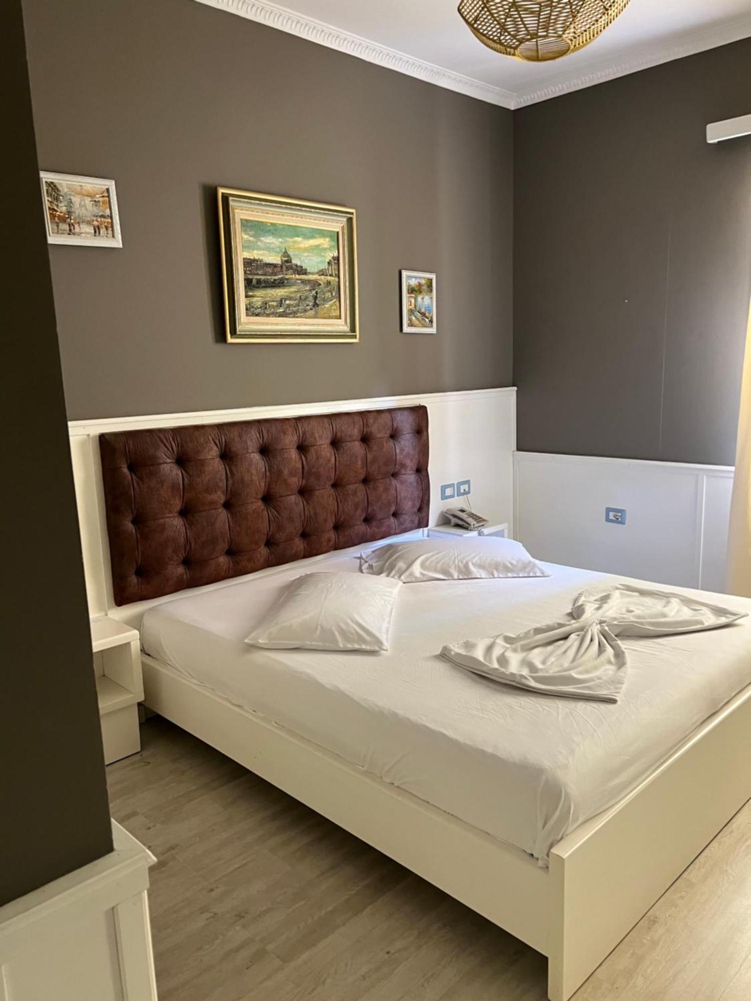 Hotel Kastria Тирана Екстериор снимка
