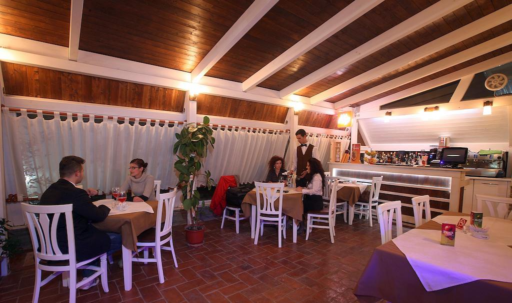 Hotel Kastria Тирана Екстериор снимка