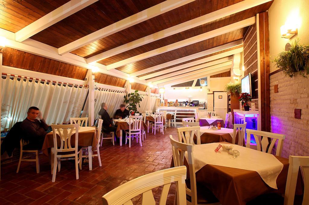 Hotel Kastria Тирана Екстериор снимка
